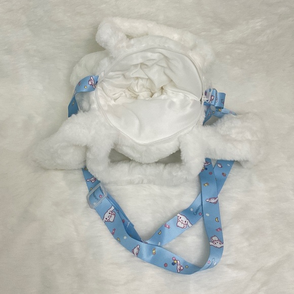 $15 Super Cute Cinnamoroll White Plush Hand, Shoulder and Crossbody Small Bag - Picture 3 of 5